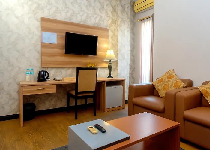 Puri Saron 3*