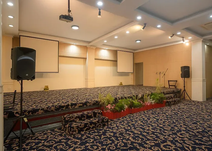 Puri Saron 3*