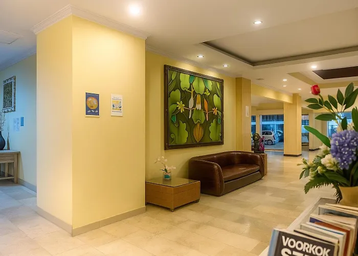 Puri Saron Hotel 3*
