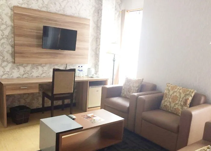 Puri Saron Hotel 3*